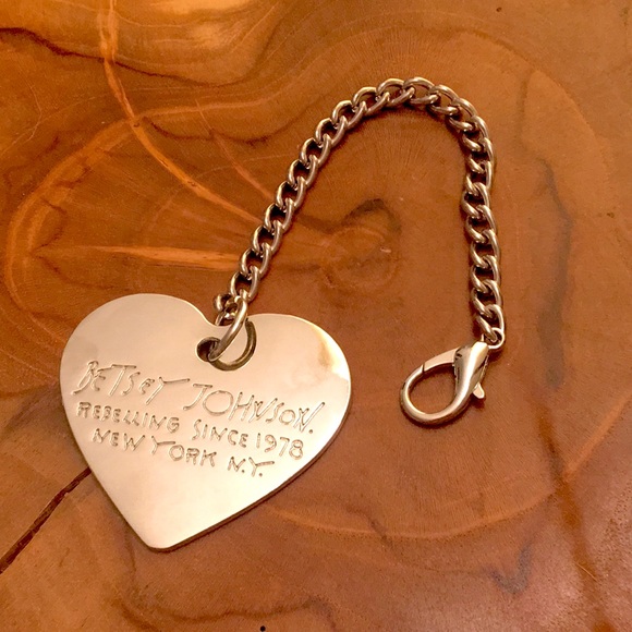 Oversized Silver Betsey Johnson Heart Keychain/Purse Charm - Picture 1 of 7